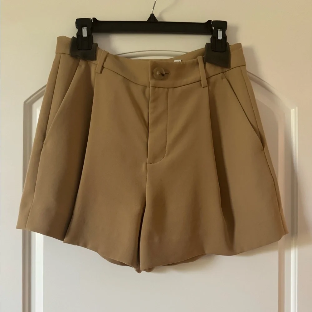 Vince shorts. Tan size 6 - Picture 1 of 2